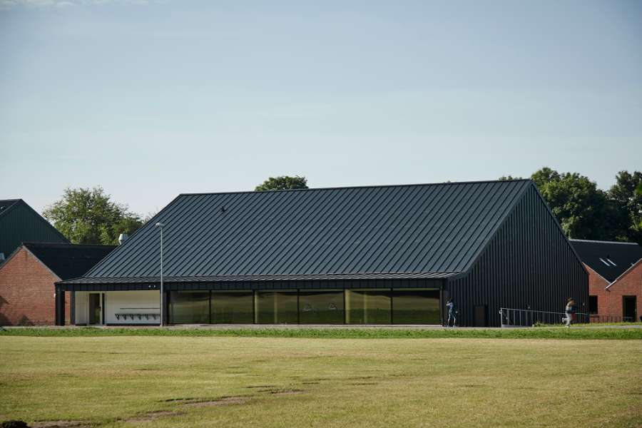 Modern sports hall with modern cladding, Trælundvej 3, 7400 Herning